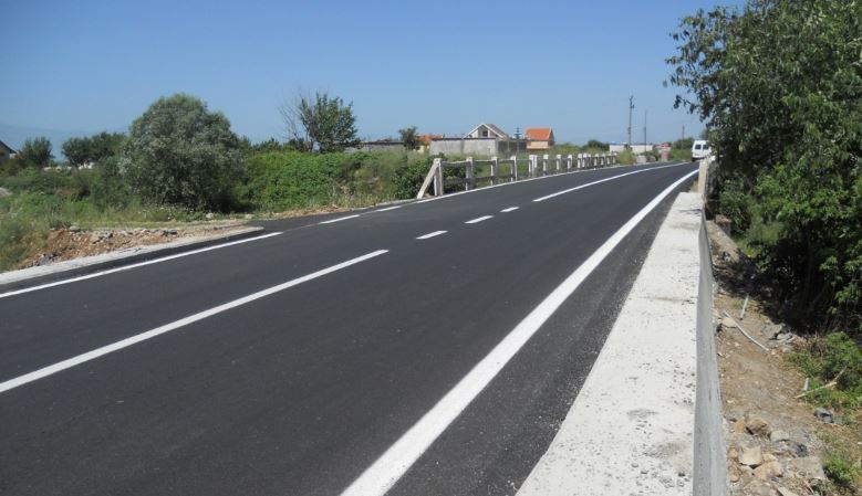 Ndertohet rruge e re ne Rrogozhine â€“ Iu vjen ne ndihme 3 mije banoreve te zones